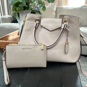 Blush pink Michael Kors purse and matching wallet. Used but in good condition.